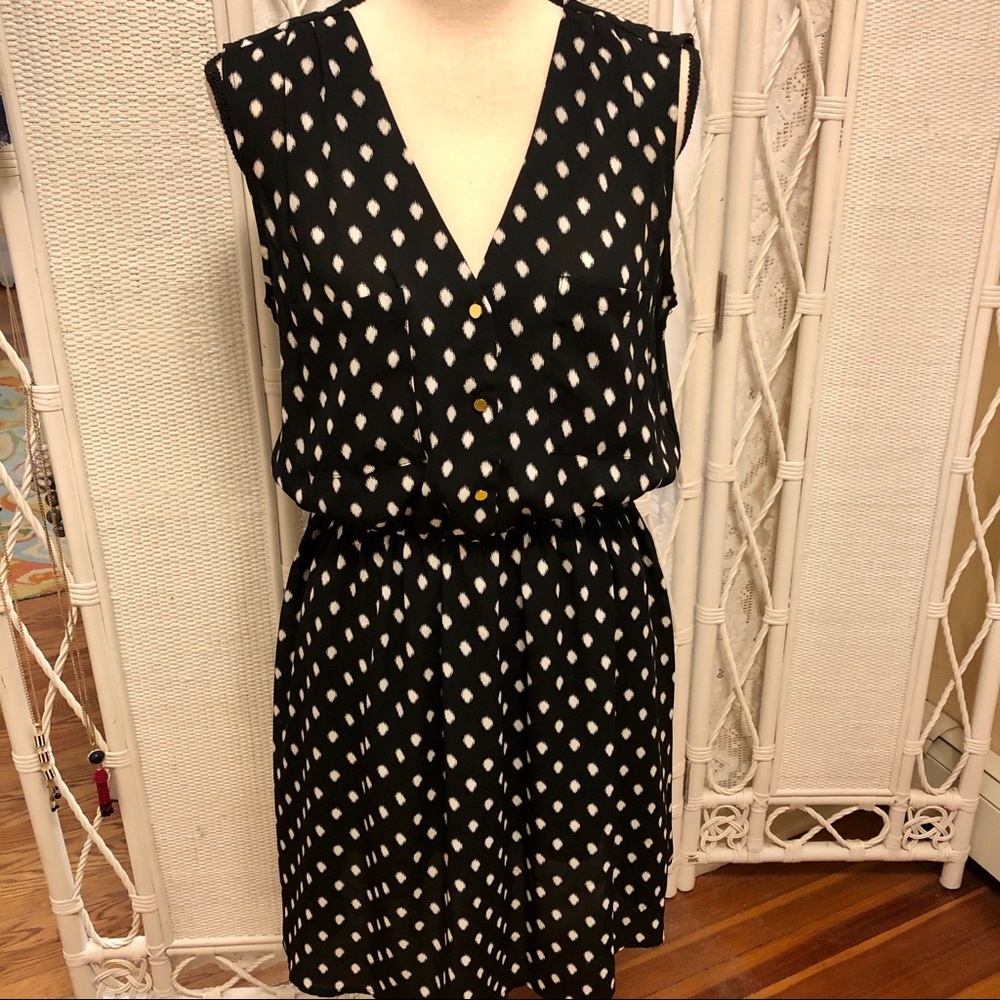 H&M Black w/ White Blurred Dot Vneck Dress size 10